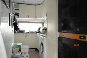 Kleine keuken slim ordenen: opgeruimde compacte keuken