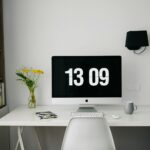 Werkplek in kleine ruimte: ergonomisch bureau in hoek